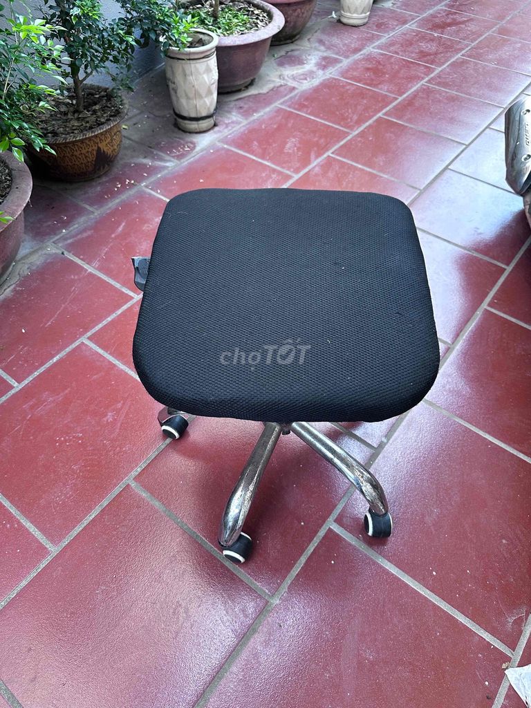 Ghế văn phòng Kim loại Vải Hỏng tựa lưng. Mua bán Đồ dùng văn phòng tại Quận Long Biên Hà Nội được đăng bởi Quang Trường hình 1