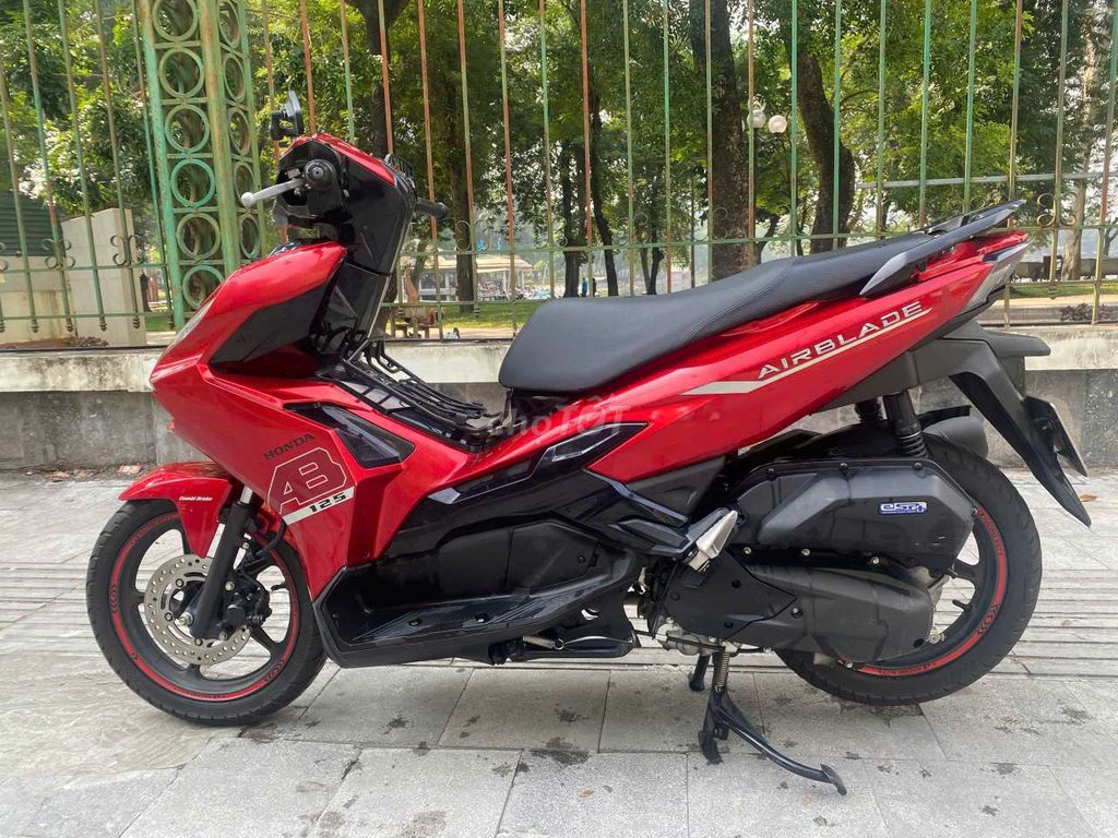 Honda AirBlade 125 2023 Đỏ đen 18000 km. Mua bán Xe máy tại Quận Hoàn Kiếm Hà Nội được đăng bởi minh hằng hình 6