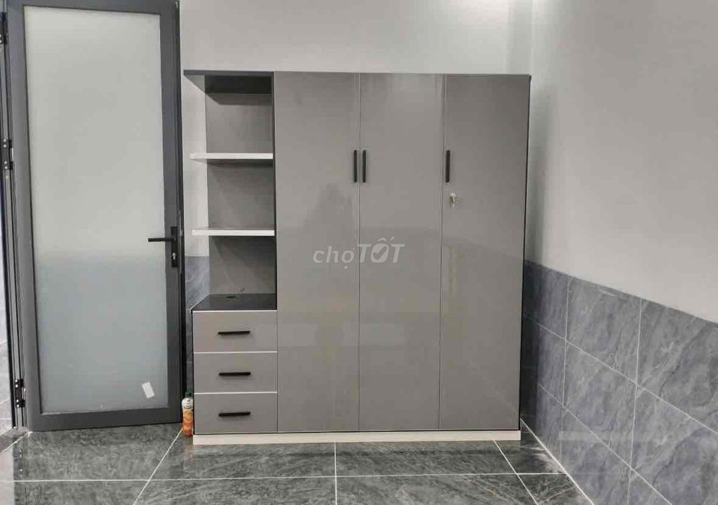 Tủ nhựa 3 cánh 1 kệ màu xám. Mua bán Tủ, kệ gia đình tại Huyện Hóc Môn Tp Hồ Chí Minh được đăng bởi Hong Le hình 1