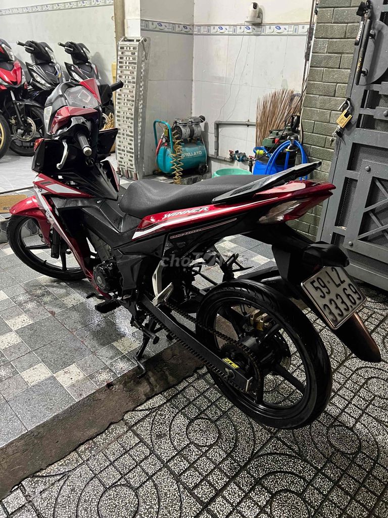 Honda Winner, красный, черный, главный морской владелец, машина Saigon ZJN
