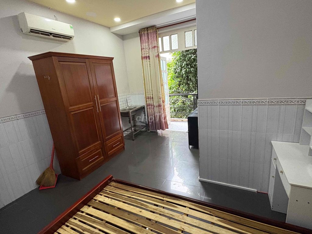 Phòng Ban Công Khu Tên Lửa