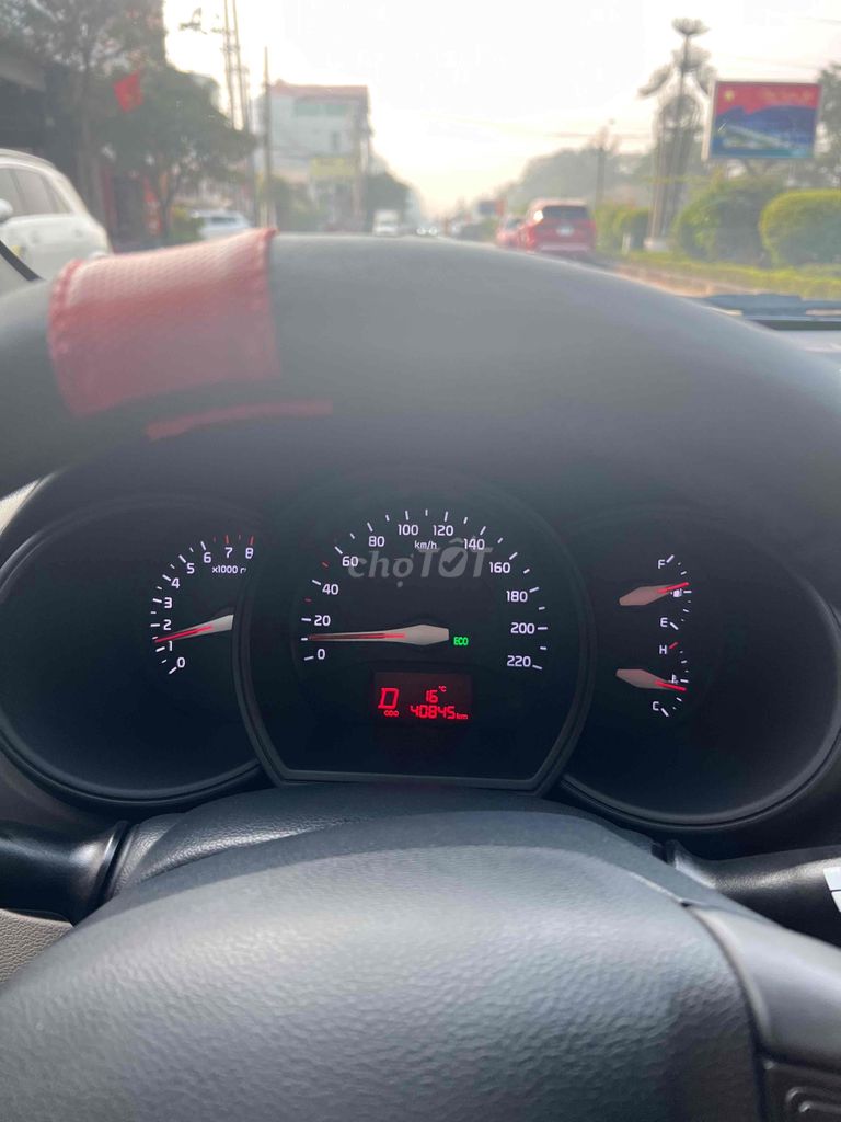 Kia Rio 2016 1.4 AT Sedan - 40000 km