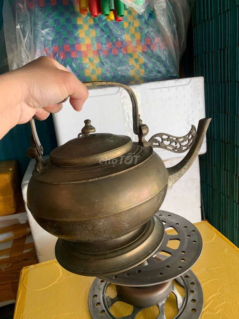 ấm đồng xưa to dầy nặng đồ rất là dầy. Mua bán Đồ sưu tầm, đồ cổ tại Thành phố Sa Đéc Đồng Tháp được đăng bởi Phương  hình 1