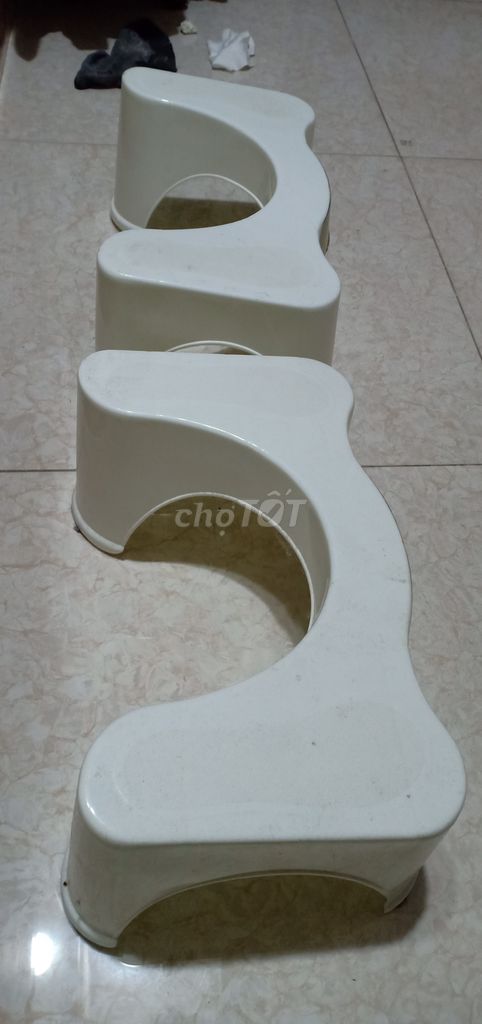 2 ghế kê chân toilet bồn cầu