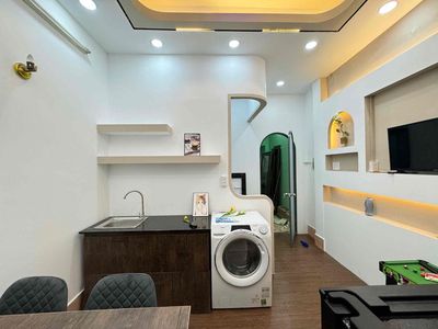 Аренда · 9 комн. · 100 м² · Quận 10, ул. Đường Cách Mạng Tháng 8
