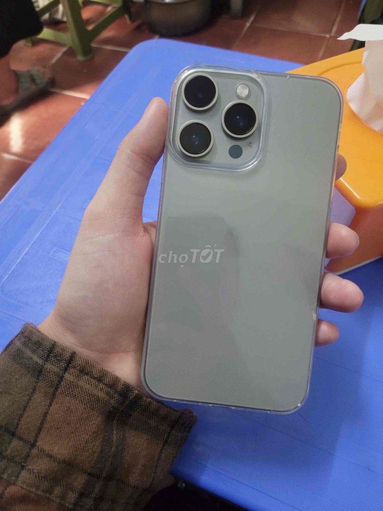 cần bán máy xr lên 15pro máy đang đùng ngon lành