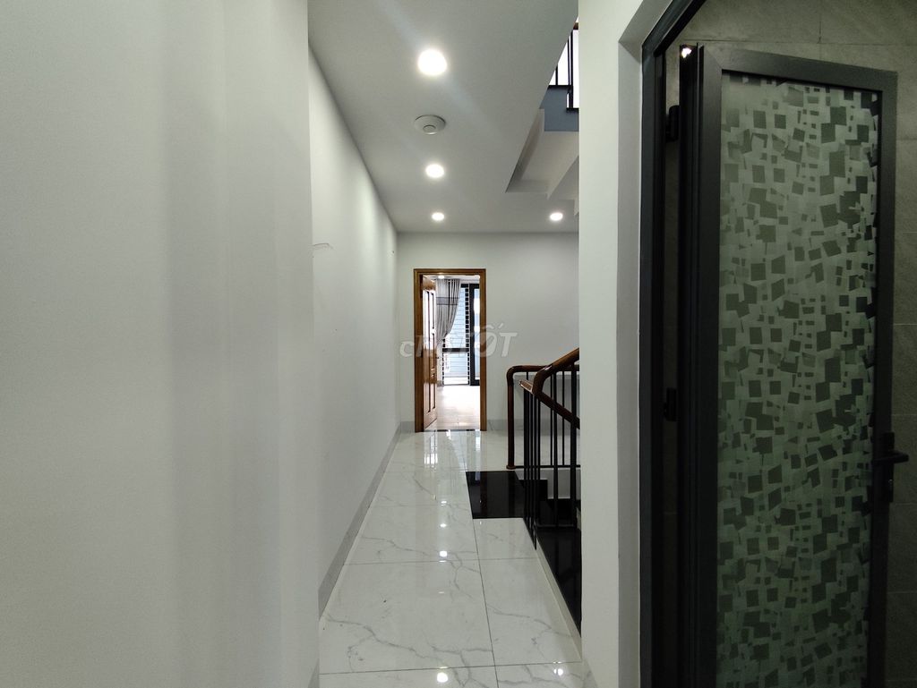 Трехэтажный коммерческий дом в районе Фыокхай