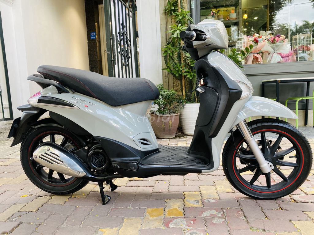 PIAGGIO LIBERTY 125IE TRẮNG CHÍNH CHỦ BIỂN 29. Mua bán Xe máy tại Quận Nam Từ Liêm Hà Nội được đăng bởi Hoàng Lan hình 5