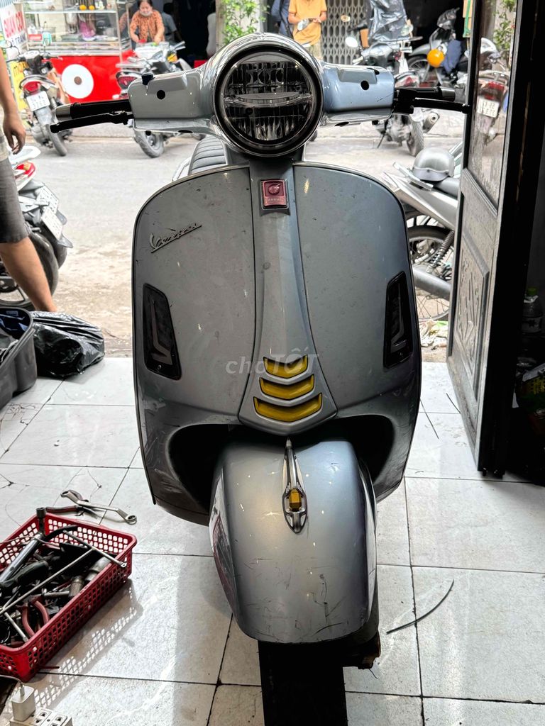 tuyển thợ phụ sửa chữa chuyên vespa piaggio