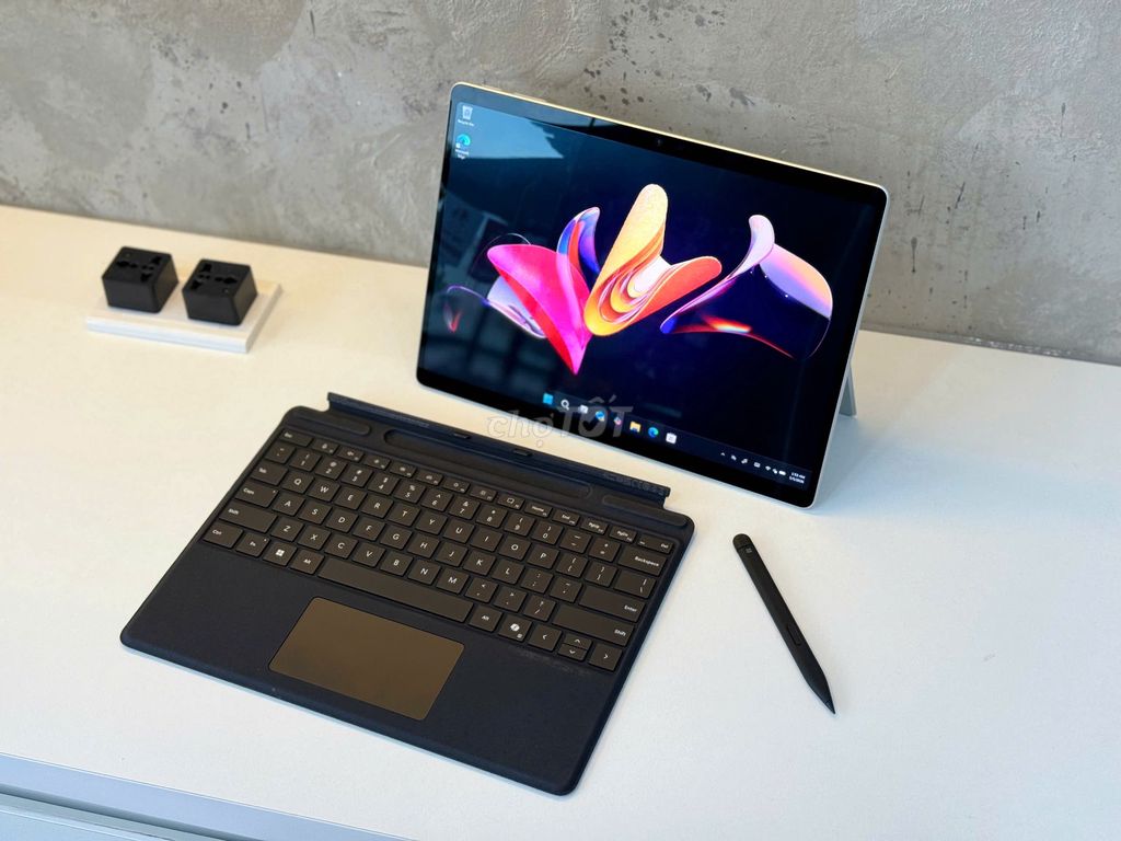 Surface Pro 11 X Elite 32GB/1tb màu bạc như mới. Mua bán Laptop tại Quận Gò Vấp Tp Hồ Chí Minh được đăng bởi Linh Surface Bảo Bảo hình 1