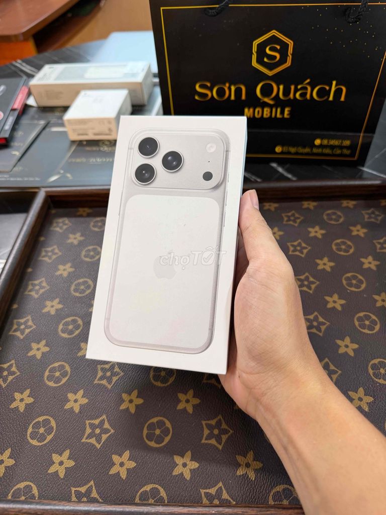 iPhone 17 Pro 256GB Trắng VN newseal chính hãng. Mua bán Điện thoại tại Quận Ninh Kiều Cần Thơ được đăng bởi Sơn Quách hình 1