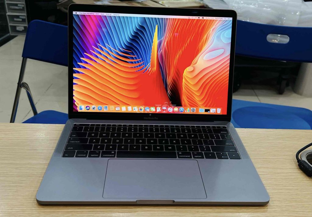 Em cần bán chiếc MacBook Pro 2017 I5/8/128 Rentina