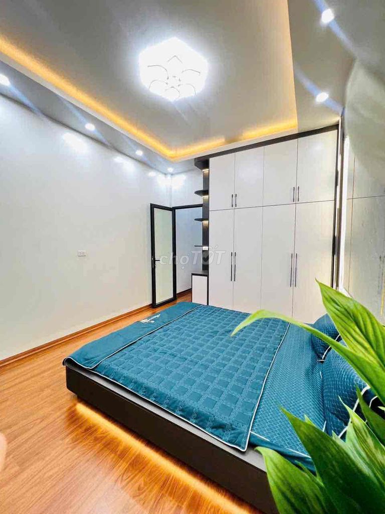 Bán Nhà Khương Trung, 30m2 6 Tầng, Ô Tô Đỗ Cửa, Lô Góc Thoáng Sáng