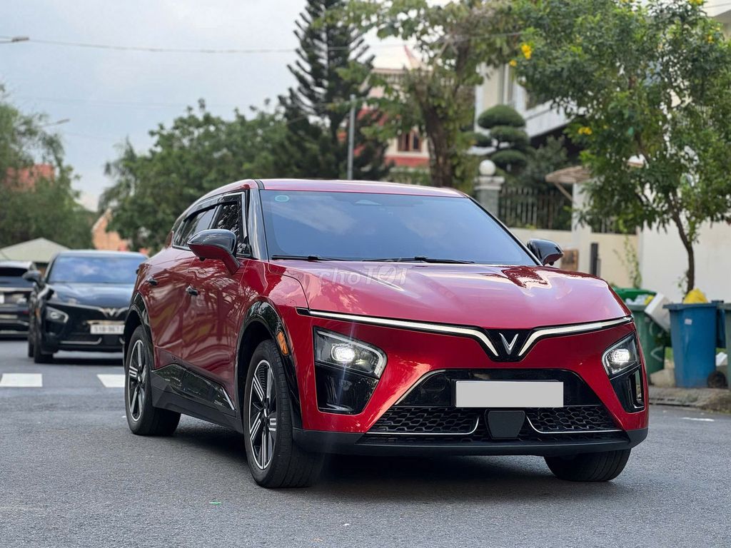 VinFast VF7 Eco 2026, пробег 13 000 км, тюнинг на 100 млн