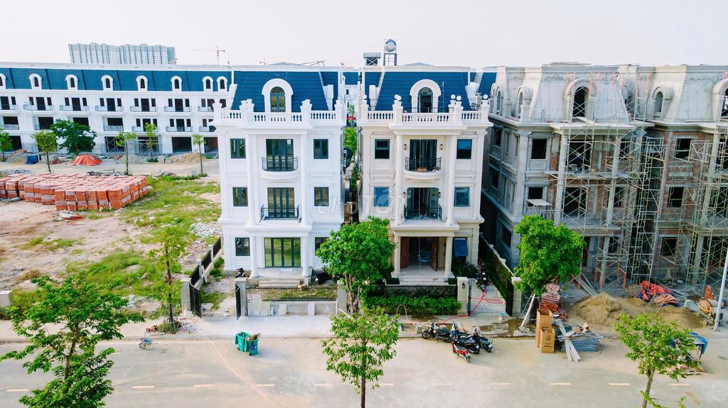 BIỆT THỰ NGHĨ DƯỠNG ĐƠN LẬP CÓ SÂN VƯỜN CỐT NỀN CAO KHÔNG NGẬP LỤT