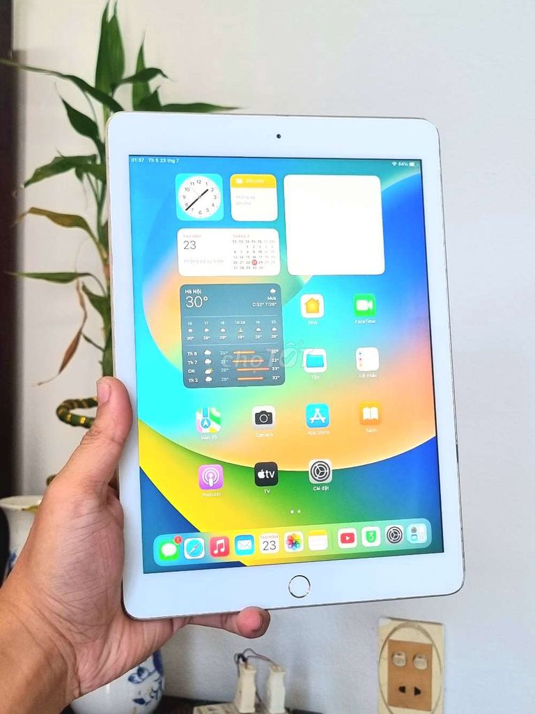Apple iPad Gen 5 Vàng. Mua bán Máy tính bảng tại Quận Hải Châu Đà Nẵng được đăng bởi Lộc Roy hình 1