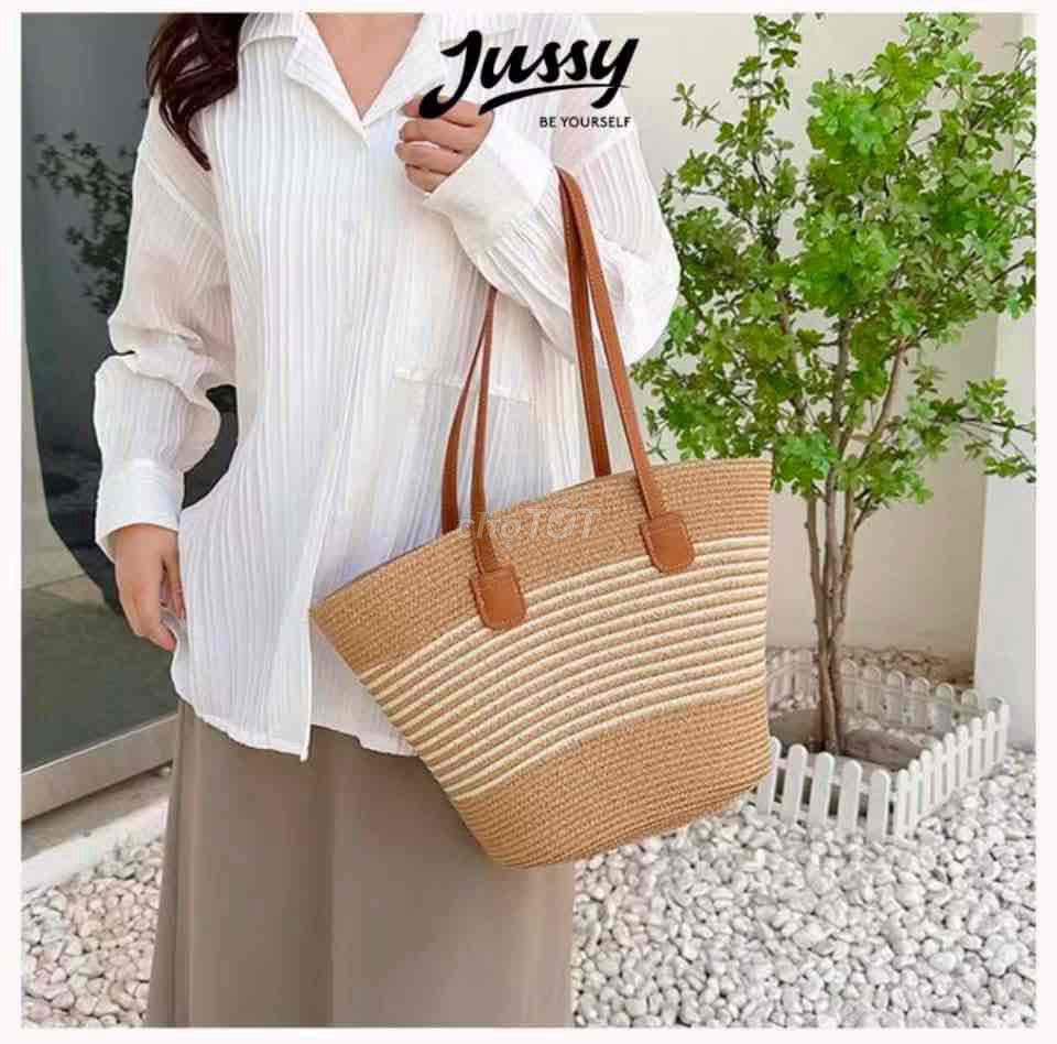 Túi cói Nữ Nâu Size Nhỏ. Mua bán Túi xách tại Quận Thanh Xuân Hà Nội được đăng bởi Trang hình 1