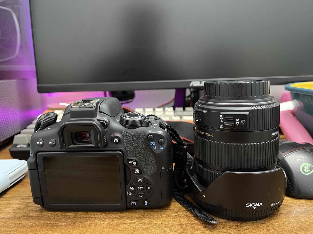 Canon ÉO 750D kèm Lens Sigma 18-55