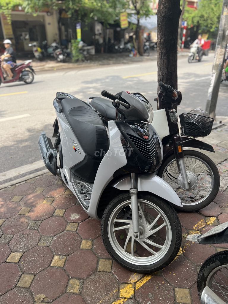 Xe máy Honda SH 150i 2015 đã qua sử dụng. Mua bán Xe máy tại Quận Hai Bà Trưng Hà Nội được đăng bởi Tuyen Nguyen hình 1
