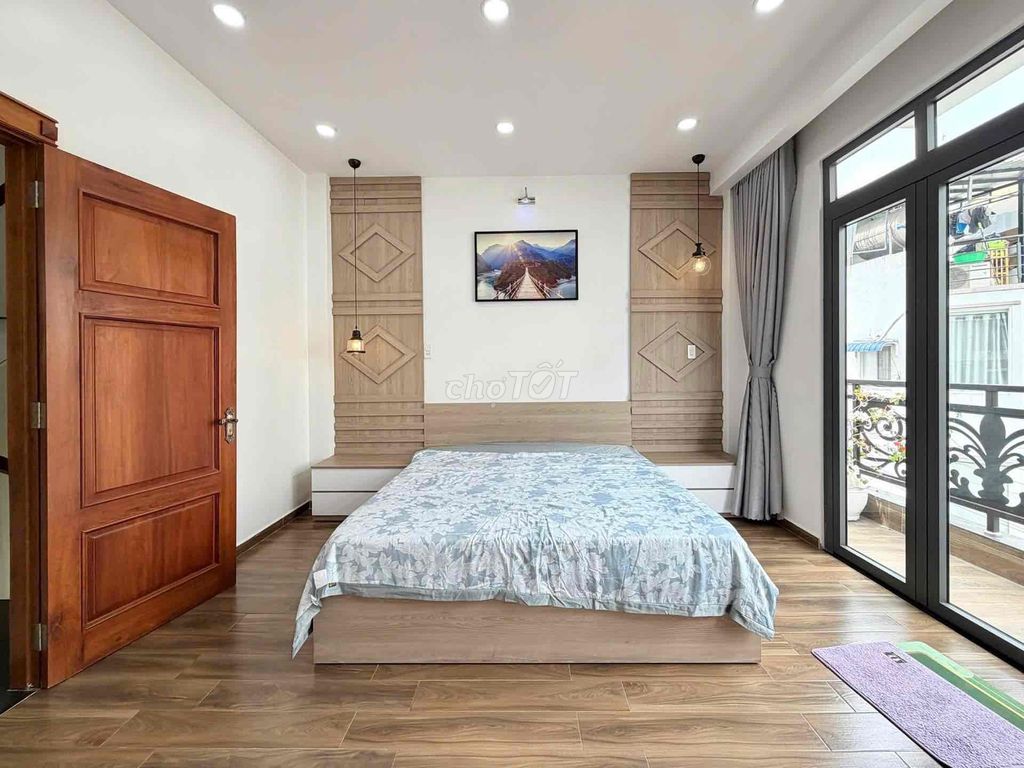 Дом на Ле Ван Дuyet, 5 этажей (4,9м * 13м), новый и красивый