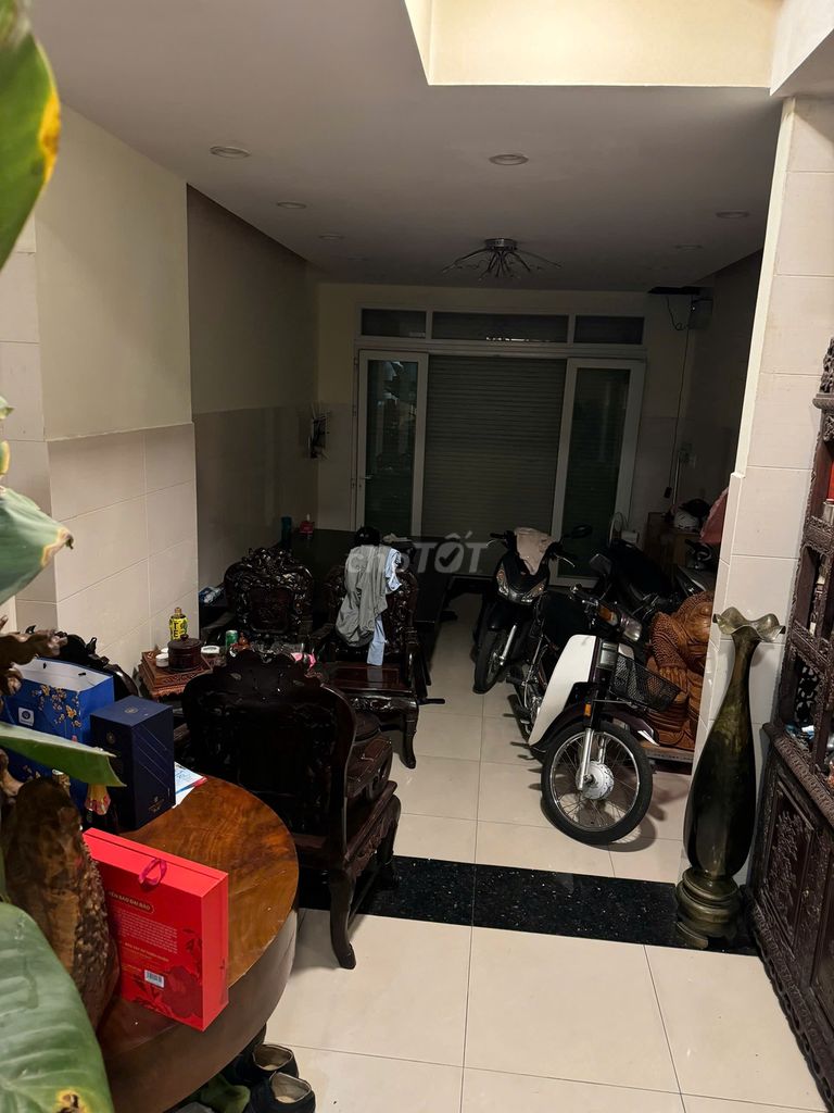 BÁN NHÀ – MẶT TIỀN TRẦN VĂN KIỂU, P.10, Q.6 – NỘI THẤT GỖ CAO CẤP
