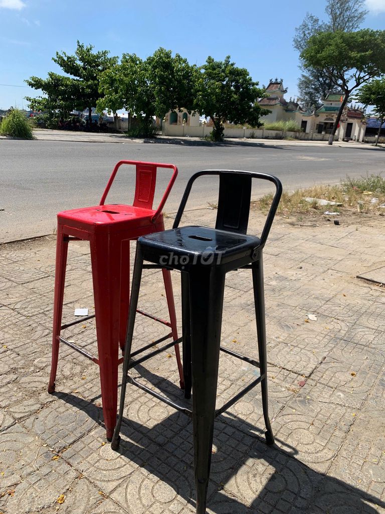 Ghế quầy bar Kim loại Đỏ, Đen. Dịch vụ chuyển nhà tại Quận Sơn Trà Đà Nẵng được đăng bởi THẾ GIỚI ĐỒ CŨ ĐÀ NẴNG hình 1