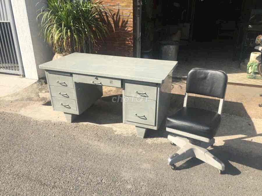 Bàn làm việc Sắt Vintage Xám 140x70x75cm. Mua bán Đồ dùng văn phòng tại Thành phố Biên Hòa Đồng Nai được đăng bởi Tuấn Nguyễn hình 1