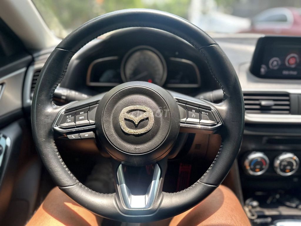 Mazda 3FL date 2017 phanh tay điện tử. Mua bán Ô tô tại Thành phố Lào Cai Lào Cai được đăng bởi Nguyễn Hồng Vĩnh hình 2