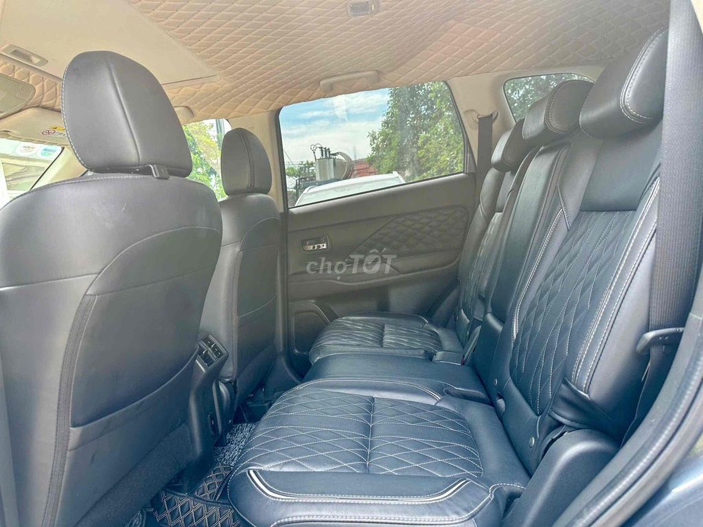 OUTLANDER PREMIUM 2023 ĐI 30.000KM - TRẢ GÓP BANK. Mua bán Ô tô tại Quận 10 Tp Hồ Chí Minh được đăng bởi Nam Huỳnh hình 8