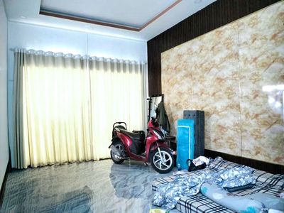 Cần Cho Thuê Nguyên Căn Mặt Tiền đường Trung Lập 8x15