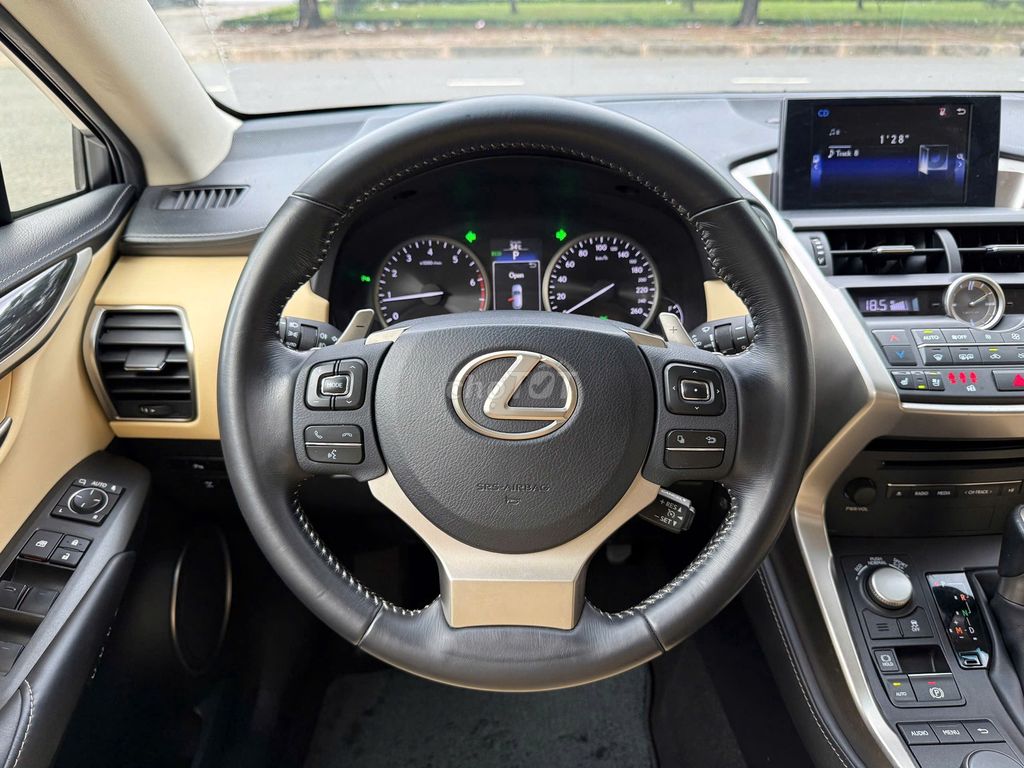 Лексус NX200T белый с автоматической коробкой передач 74,123 км