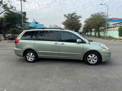Toyota Sienna LE 2009
