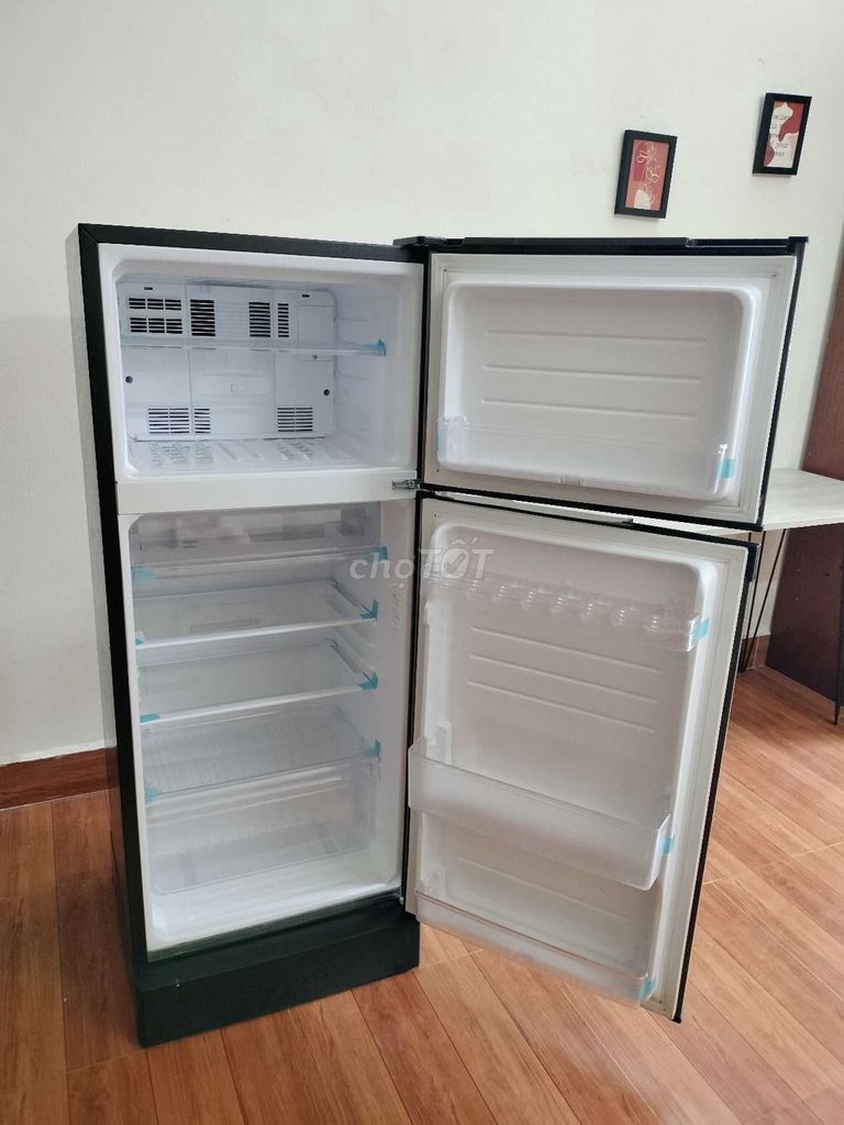 E cần thanh lý tủ lạnh sharp inverter 180l