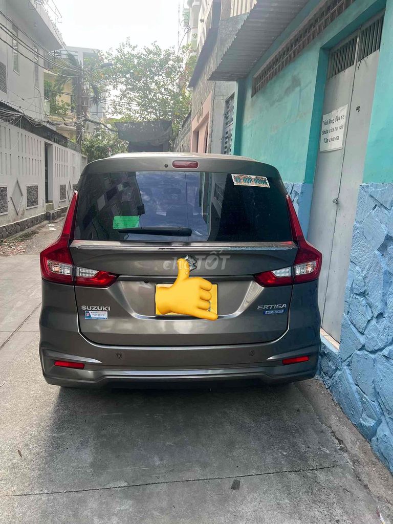 Suzuki Ertiga 7 chỗ màu Nâu