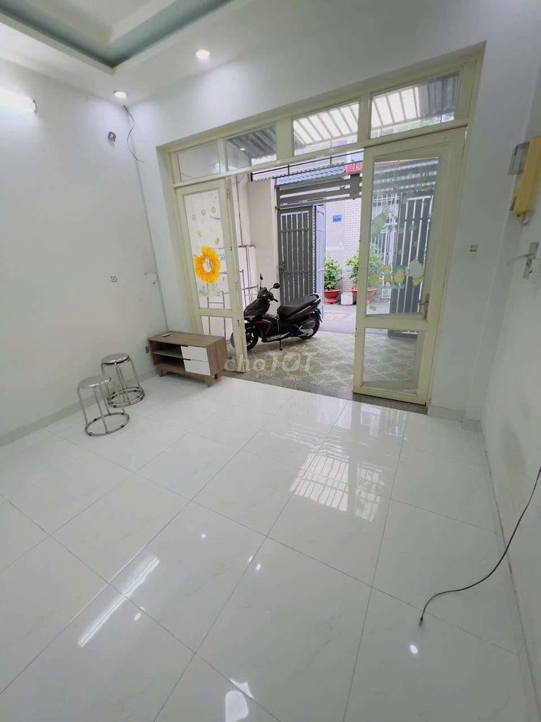 cho thuê nhà 4x15 lê văn thọ p11 Gò Vấp hẻm xe hơi 2 phòng ngủ giá 8tr