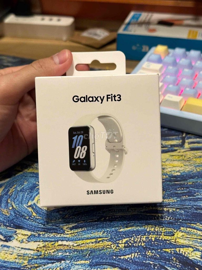 Samsung Galaxy Fit3 Trắng. Mua bán Thiết bị đeo thông minh tại Quận 1 Tp Hồ Chí Minh được đăng bởi Trần Đại Hiệp hình 1
