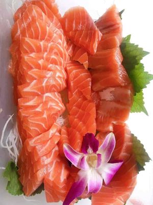 Set Sushisashimi01-2- Bụng Thân Thịt cá Hồi Nauy /