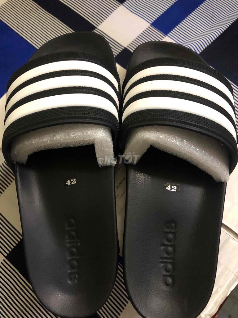 Dép lê Adidas nam Đen trắng 42. Mua bán Giày dép tại Quận Ô Môn Cần Thơ được đăng bởi minh trí hình 1