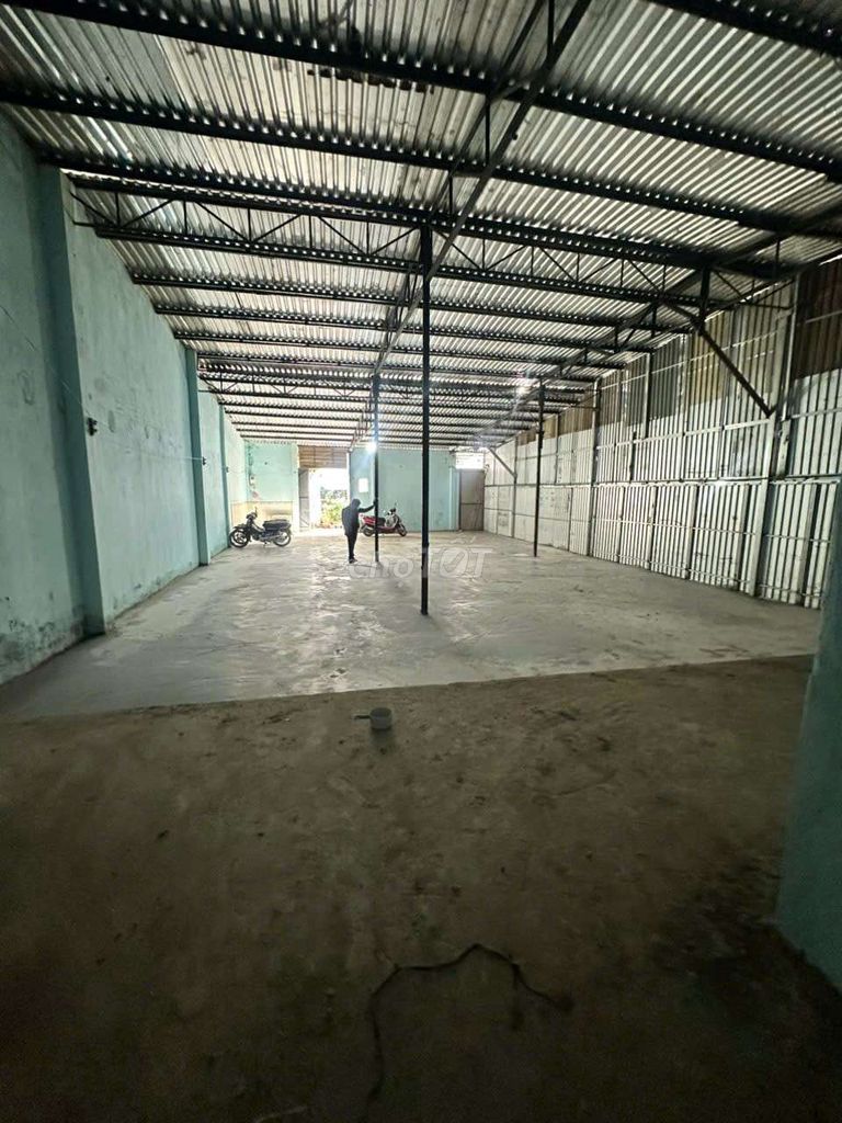 Cho thuê kho đường Văn Cao 10x21m, 15 triệu/tháng