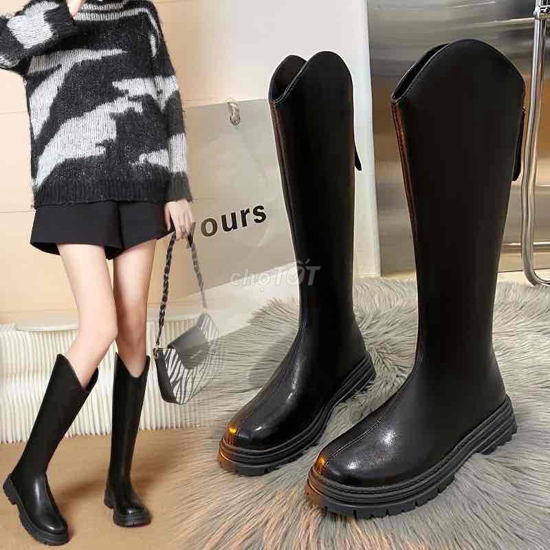 Giày boots nữ da đen đã dùng. Mua bán Giày dép tại Thị xã Tân Uyên Bình Dương được đăng bởi Kim Anh  hình 1