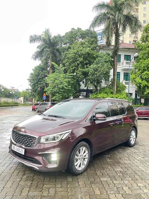 Kia Sedona 7 chỗ Tự động Dầu Đỏ mận