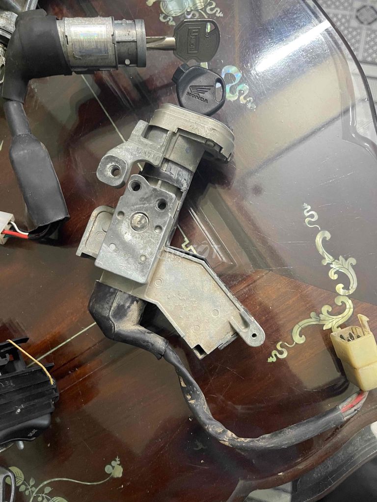 ổ khoá xe wave. Dream. ab. future Neo. Mua bán Phụ tùng xe tại Thành phố Thủ Đức Tp Hồ Chí Minh được đăng bởi lam duy hình 2