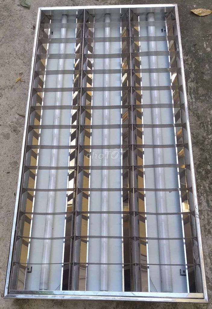 10 bộ 3 Đèn và máng 60 cm x 120 cm sử dụng tốt.