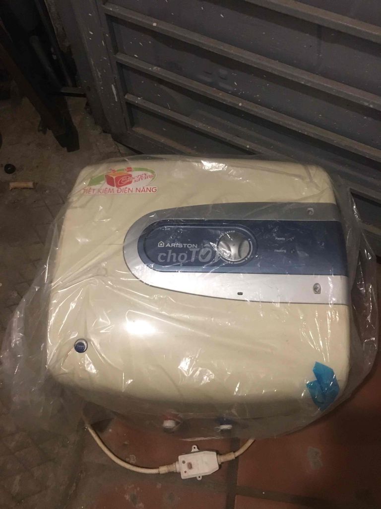 Bình nóng lạnh Ariston 30L Đã sử dụng. Mua bán Thiết bị vệ sinh, nhà tắm tại Quận Hai Bà Trưng Hà Nội được đăng bởi Sơn Ngô hình 1