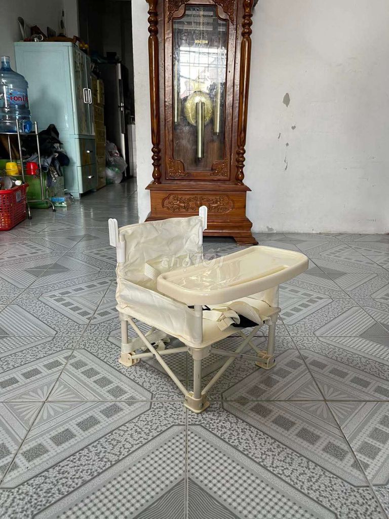 Ghế ăn dặm gấp gọn du lịch màu Kem. Mua bán Mẹ và bé tại Quận 10 Tp Hồ Chí Minh được đăng bởi Anh Dũng hình 1
