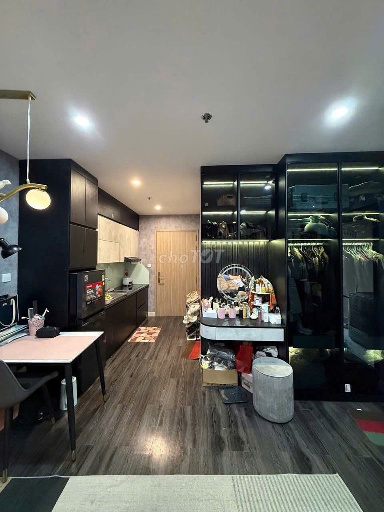 CẦN TIỀN BÁN GẤP CĂN STUDIO TẶNG NỘI THẤT GIÁ 1 TỶ700TR TẠI VINHOMES
