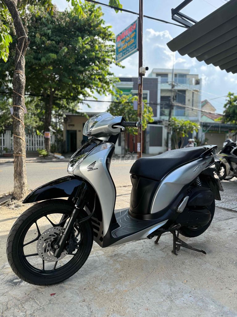 Honda SH Mode 2014 màu bạc Pos Góp trả trước 6tr5. Mua bán Xe máy tại Quận Liên Chiểu Đà Nẵng được đăng bởi Hòa Xe Máy Cũ hình 2