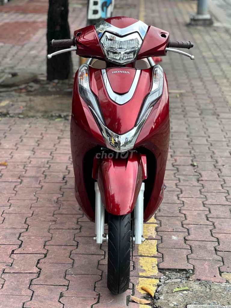 Рассрочка 0% - Honda Lead 2023 модель 4 клапана, красная, пробег 7400 км