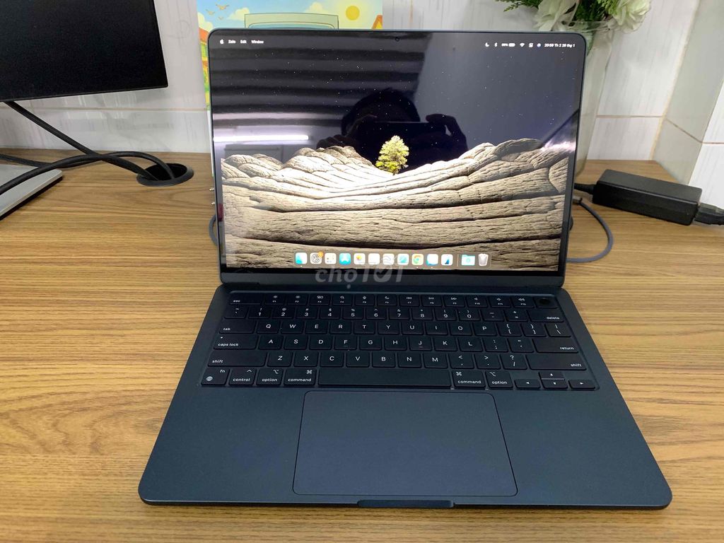 Apple MacBook Air M2 16GB/256GB Đen. Mua bán Laptop tại Quận 7 Tp Hồ Chí Minh được đăng bởi Trung BDS Cần Giờ hình 1