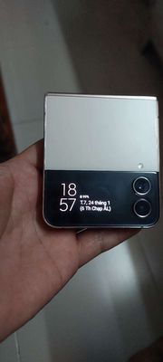 Samsung Galaxy Z Flip4 Vàng hồng Hư màn hình
